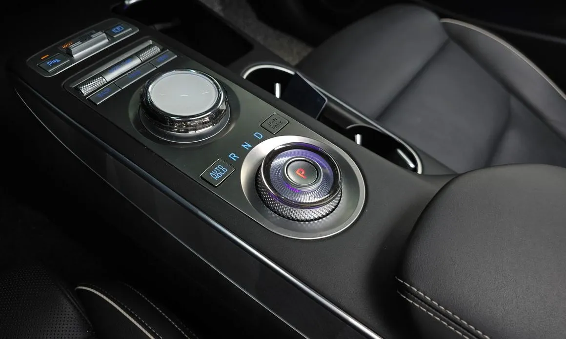 Genesis GV70 — фото 2
