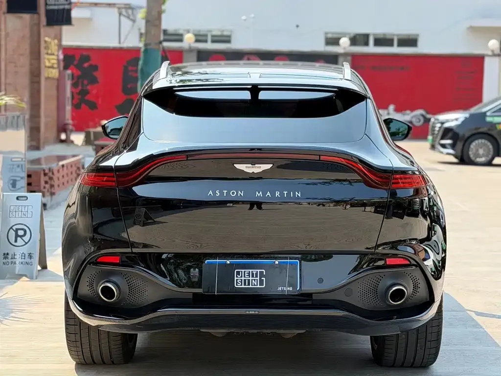 Aston Martin DBX — фото 3