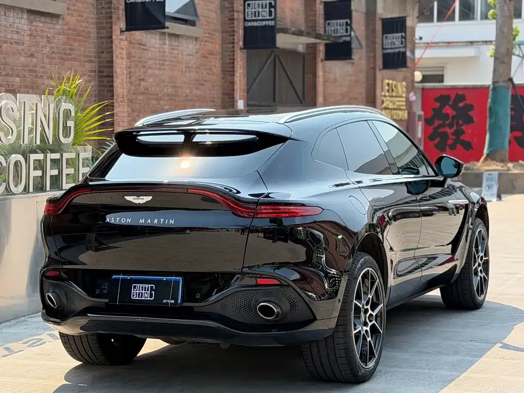 Aston Martin DBX — фото 9