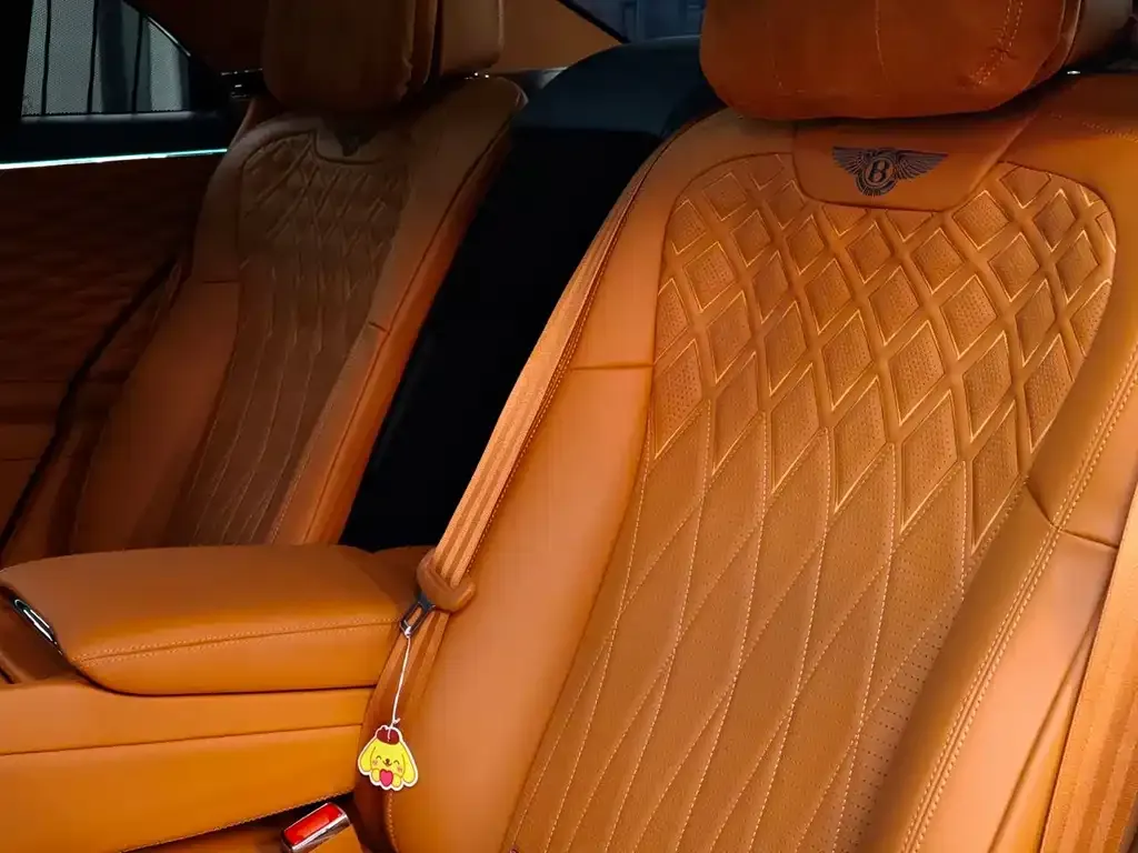 Bentley Flying Spur PHEV — фото 9