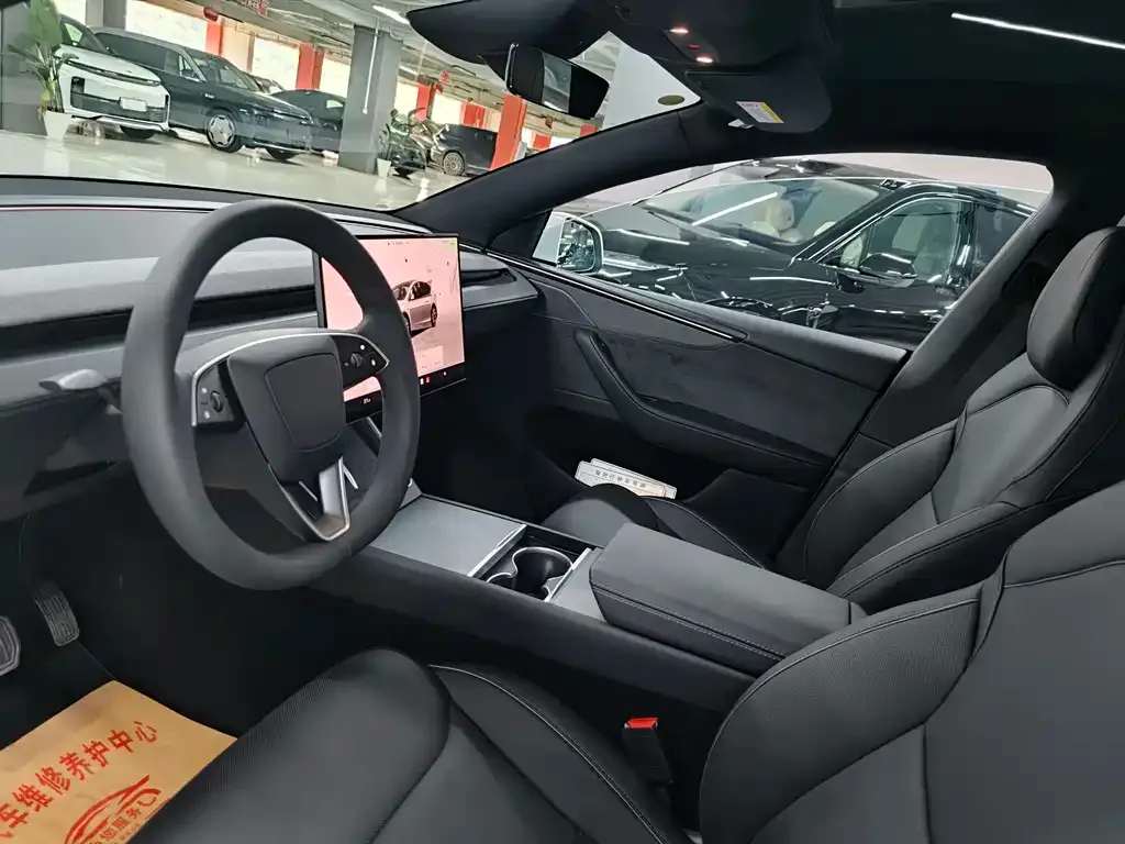 Tesla Model Y L — фото 10