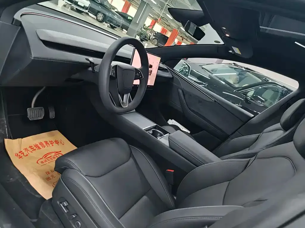 Tesla Model Y L — фото 8