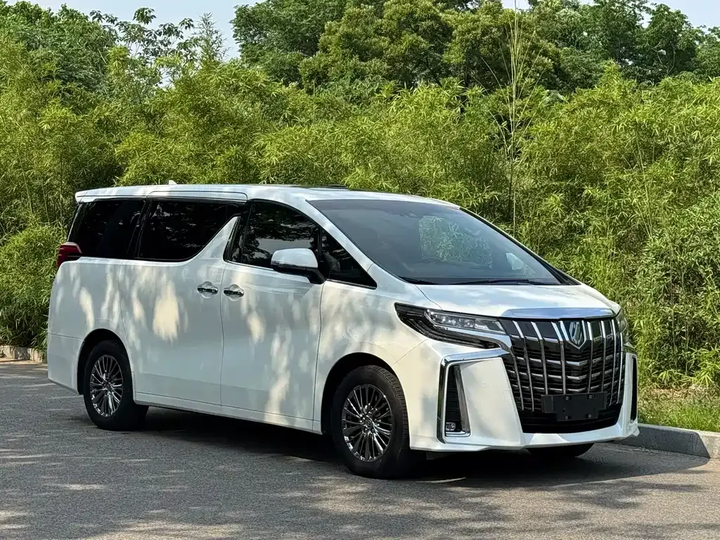 Toyota Alphard — фото 3