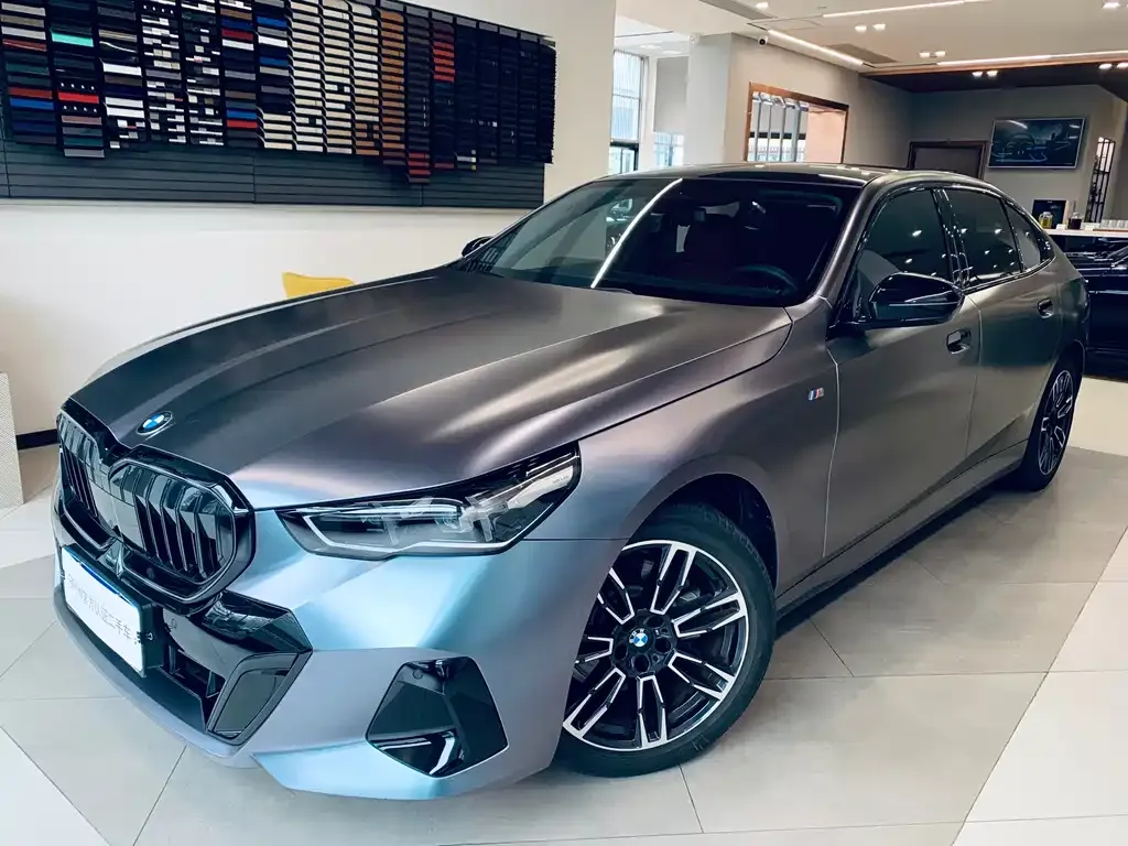 BMW 5 Series — фото 1