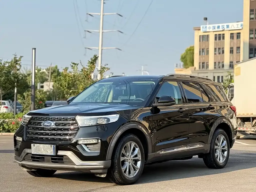 Ford Explorer — фото 1