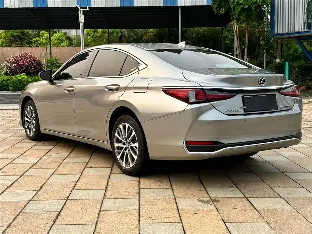 Lexus ES — фото 7