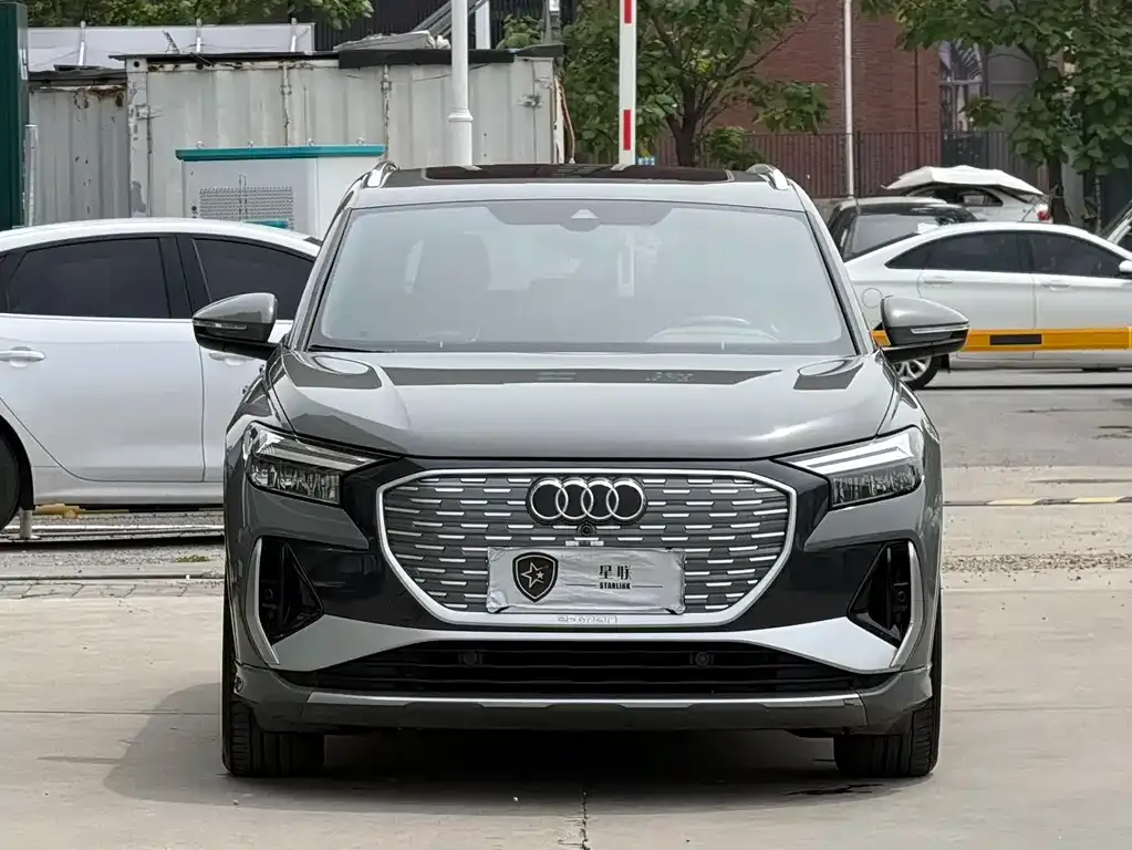 Audi Q4 e-tron — фото 8