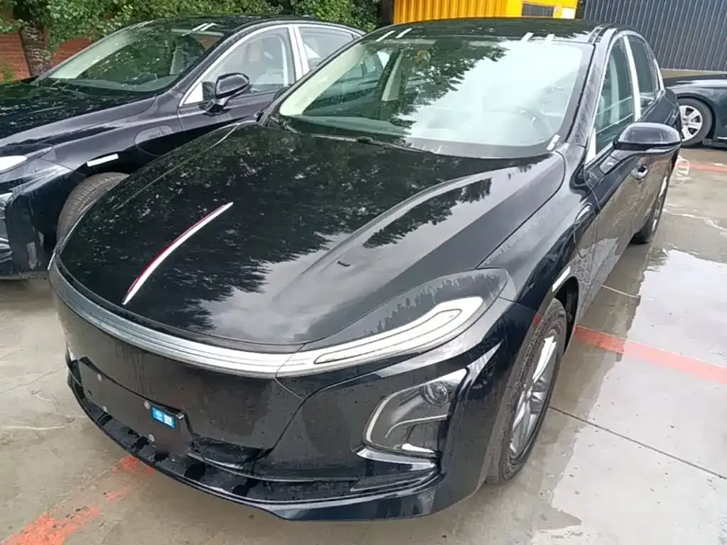 Hongqi E-QM5 — фото 1