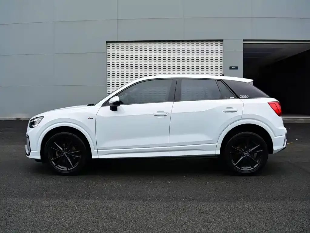 Audi Q2L — фото 4