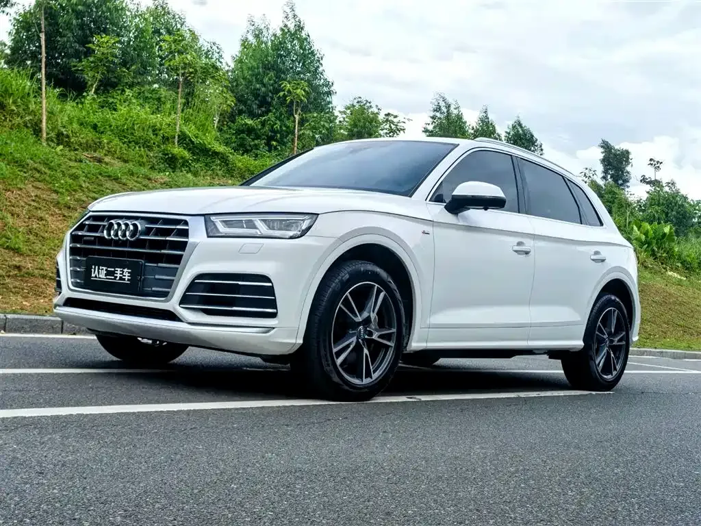 Audi Q5L — фото 1