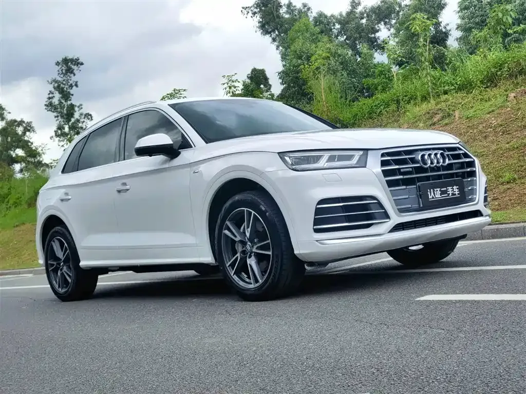 Audi Q5L — фото 10