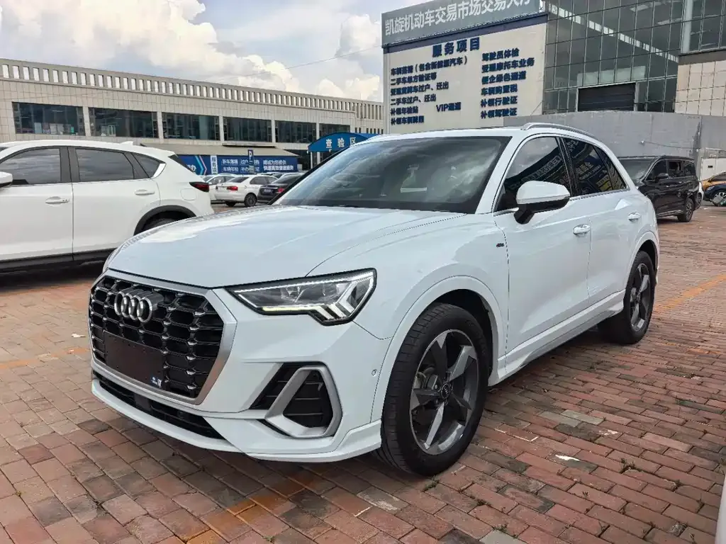 Audi Q3 — фото 1