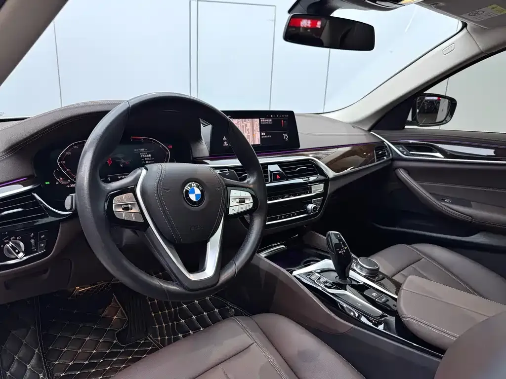 BMW 5 Series — фото 10