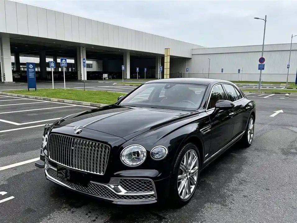 Bentley Flying Spur PHEV — фото 1