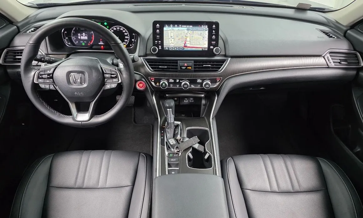 Honda Accord — фото 10