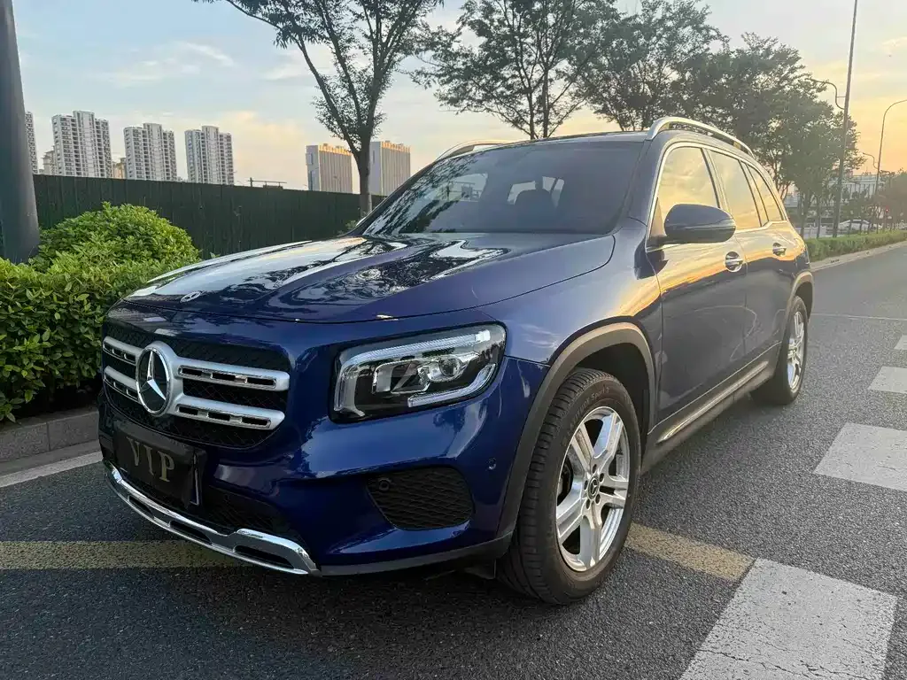 Mercedes-Benz GLB — фото 1