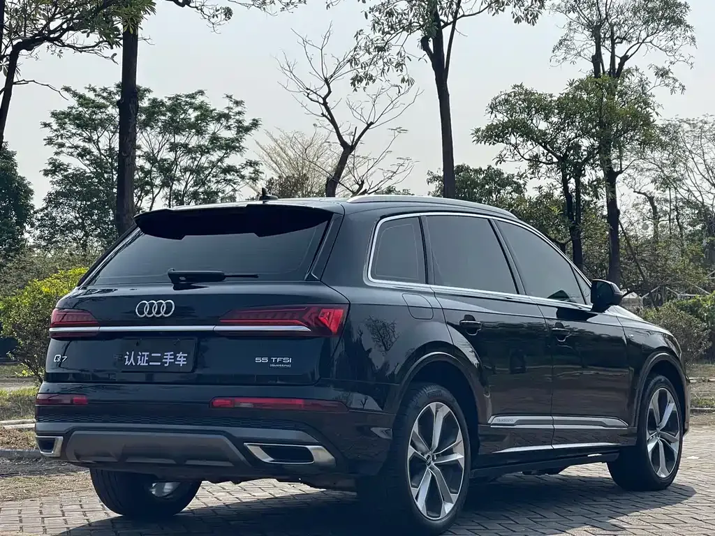 Audi Q7 — фото 9