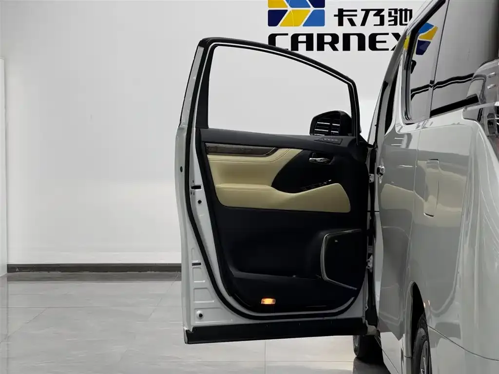 Toyota Vellfire — фото 2