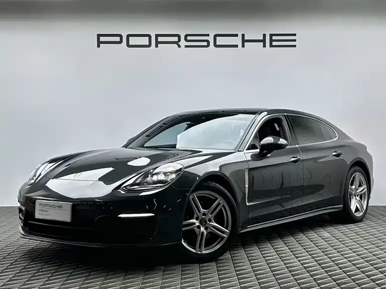 Porsche Panamera — фото 1