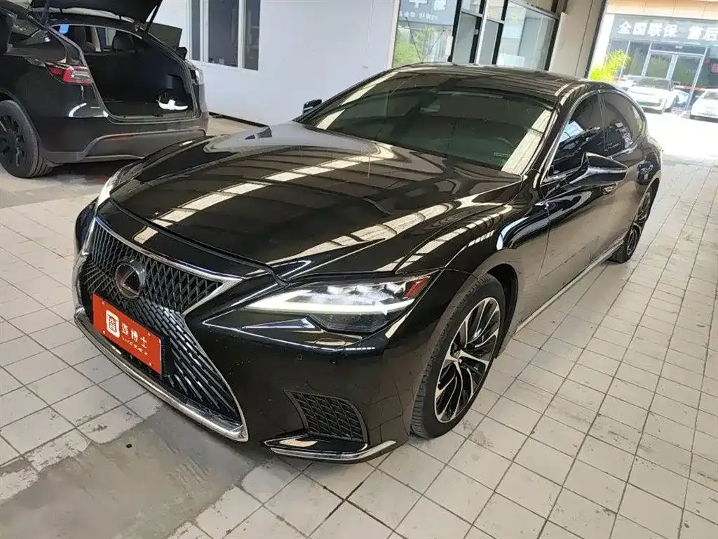 Lexus LS — фото 1
