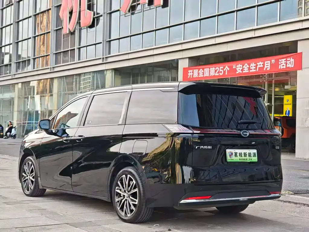 GAC Motor 传祺E8 PHEV — фото 10