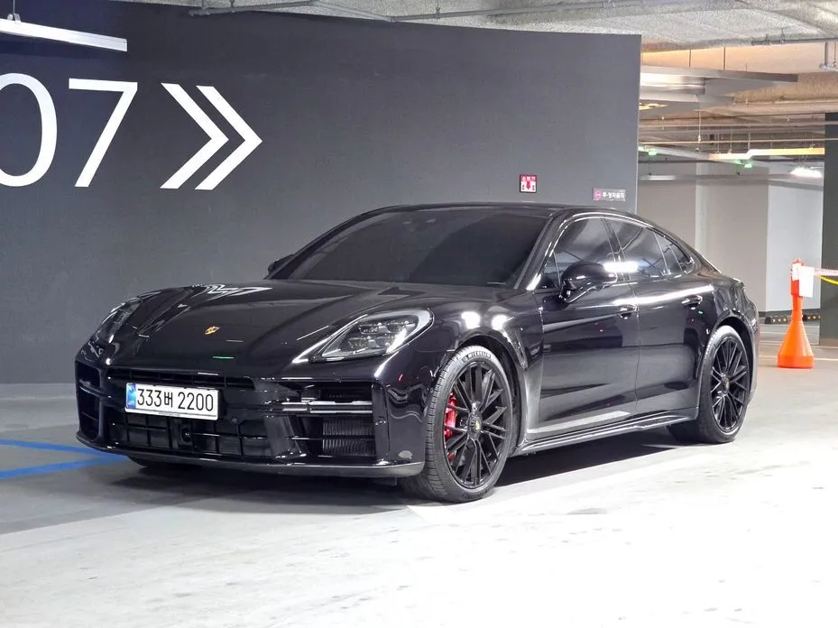 Porsche Panamera — фото 1