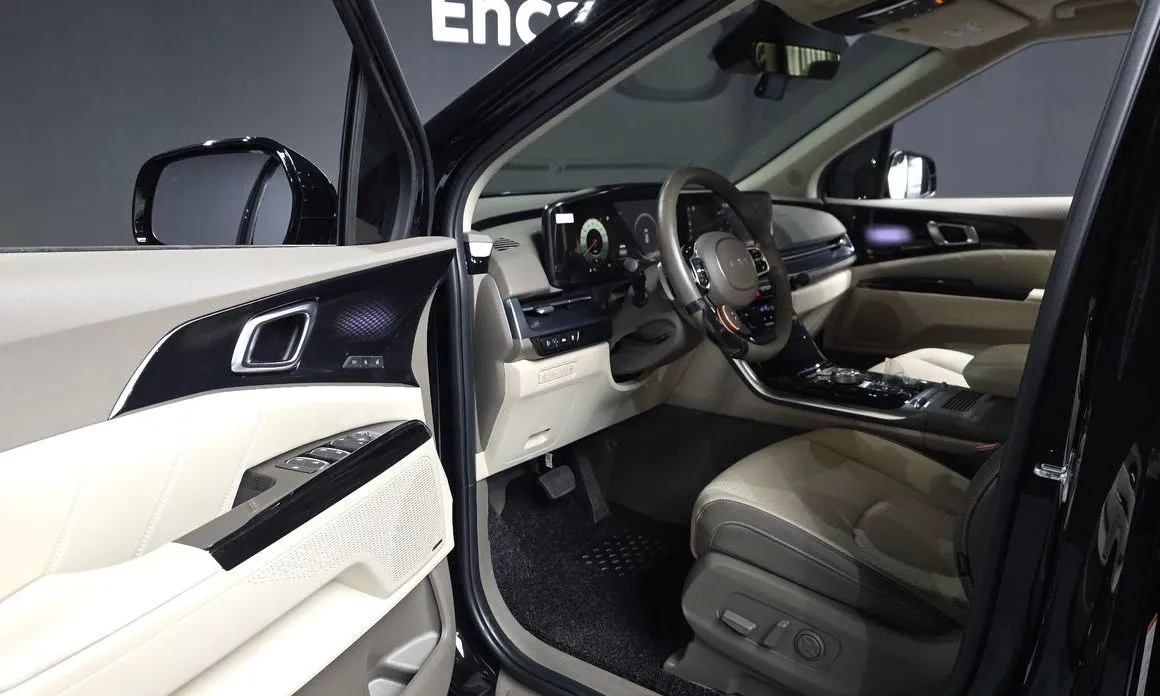 Kia Carnival — фото 10