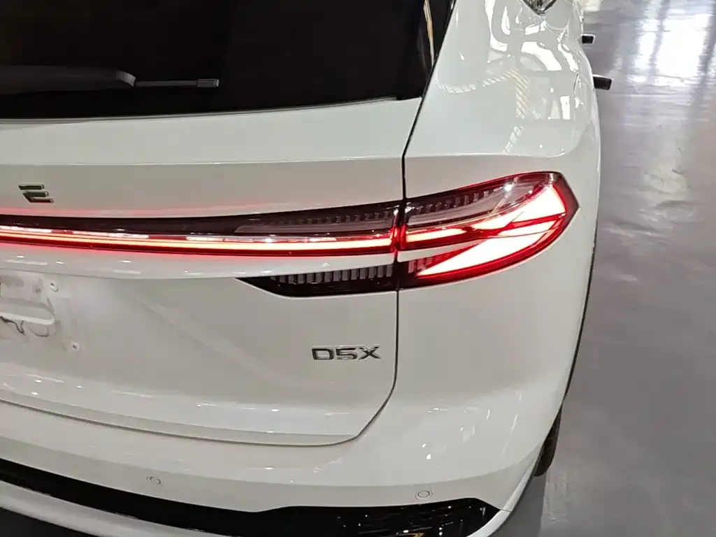 Roewe D5X DMH — фото 3