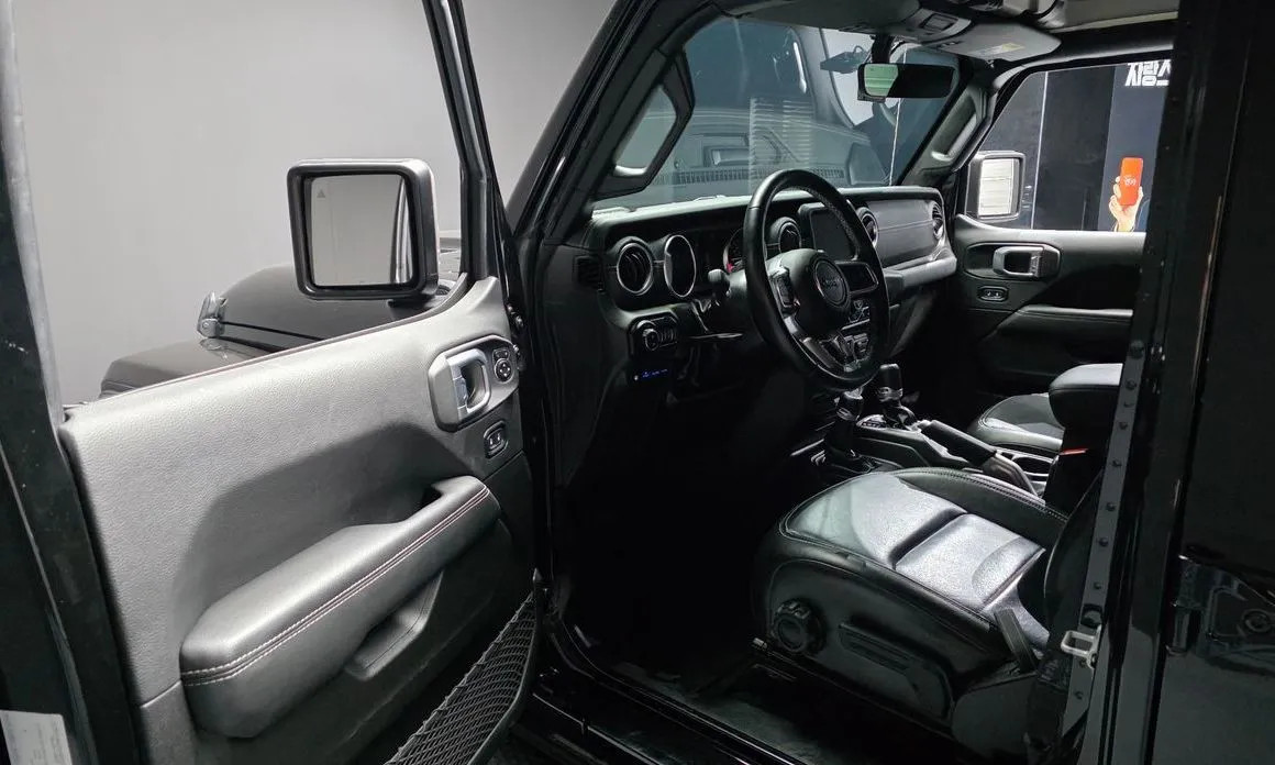 Jeep Wrangler — фото 2