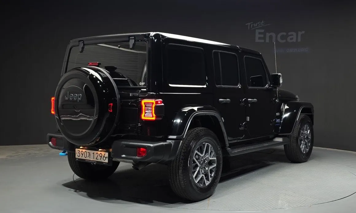 Jeep Wrangler — фото 10
