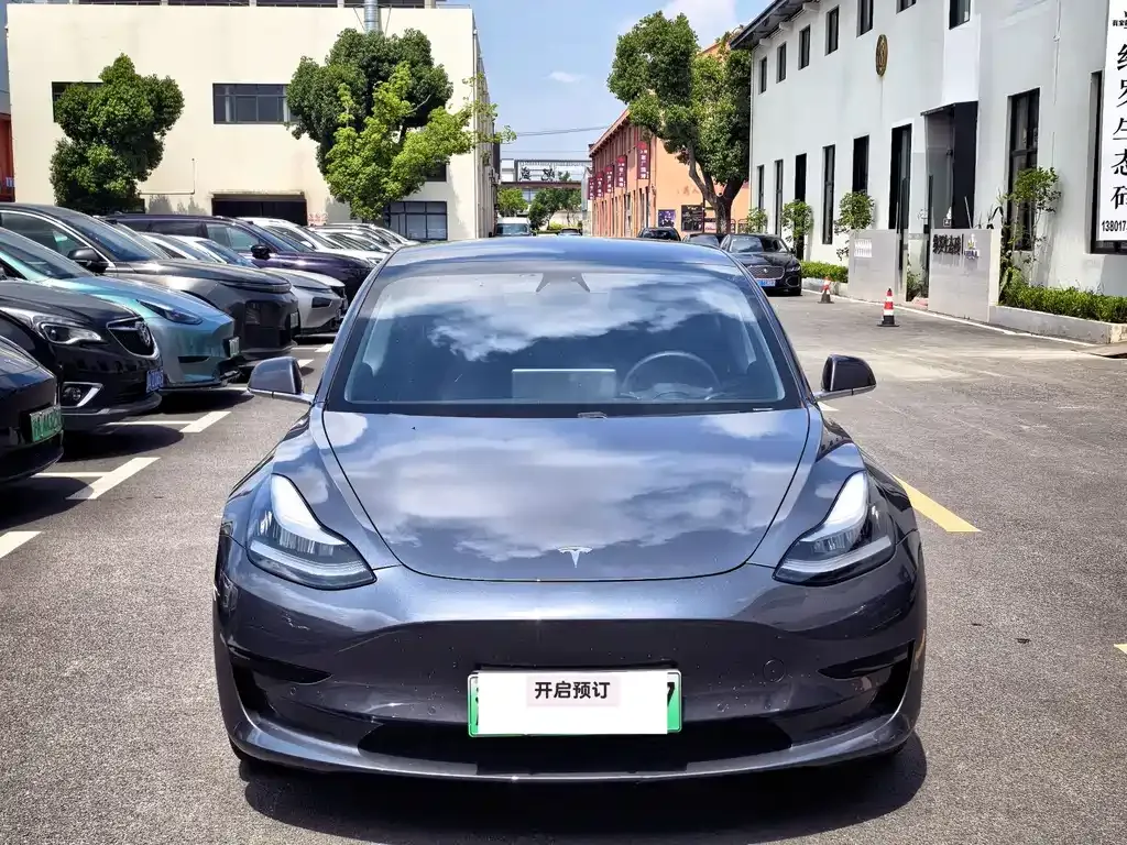 Tesla Model 3 — фото 1