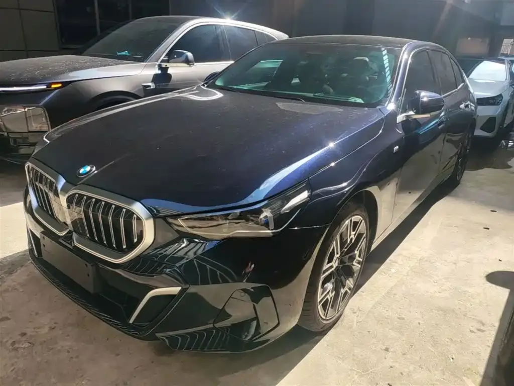 BMW 5 Series — фото 1