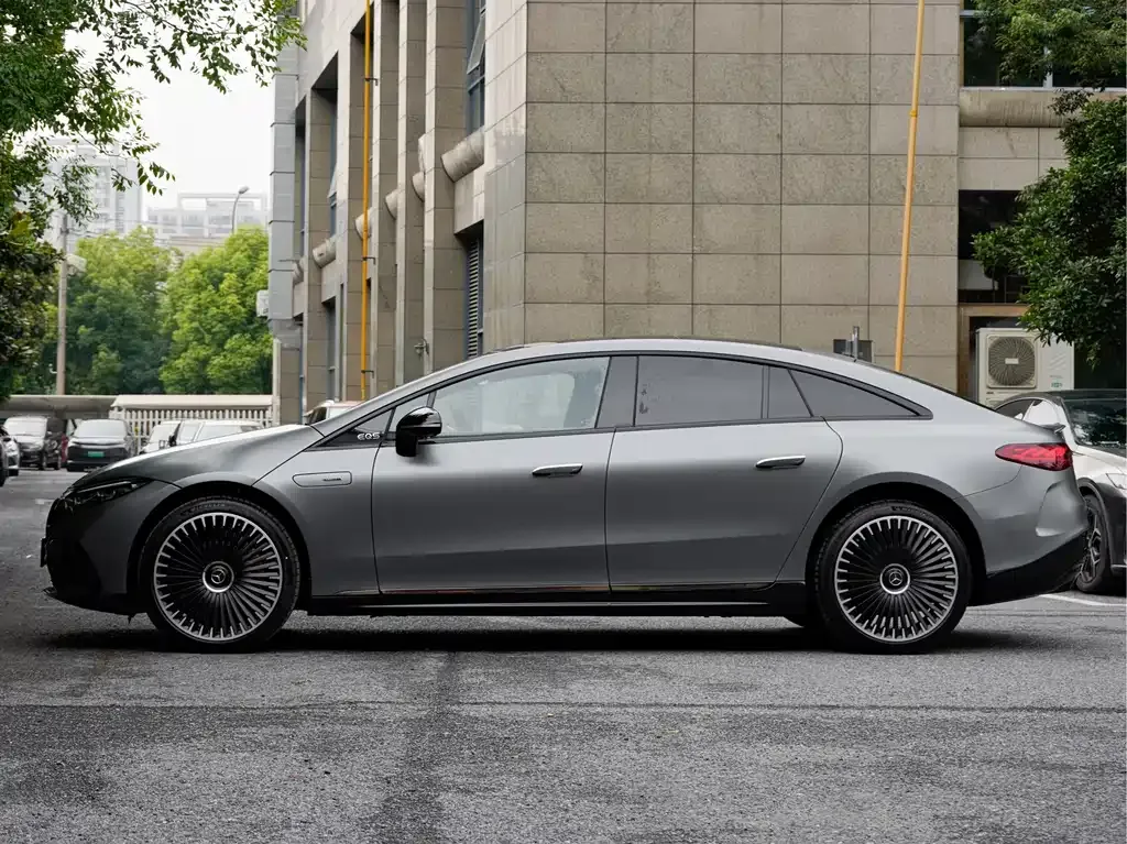 Mercedes-Benz EQS AMG — фото 3