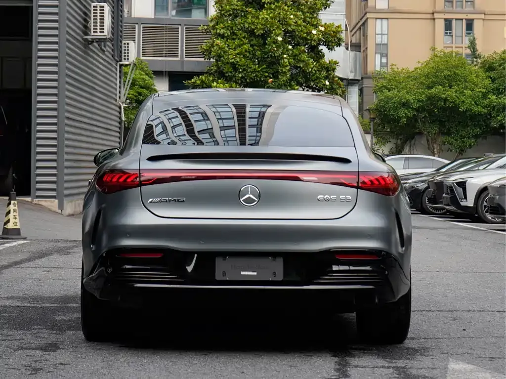 Mercedes-Benz EQS AMG — фото 8