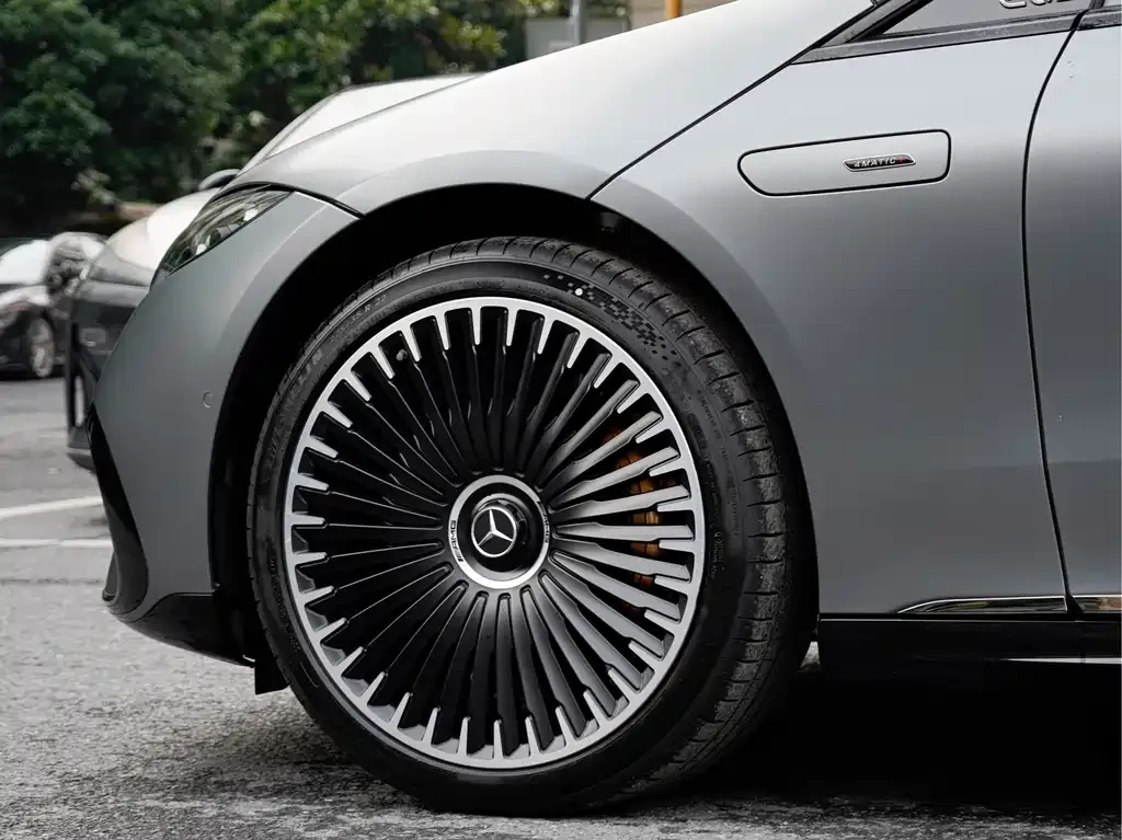 Mercedes-Benz EQS AMG — фото 9