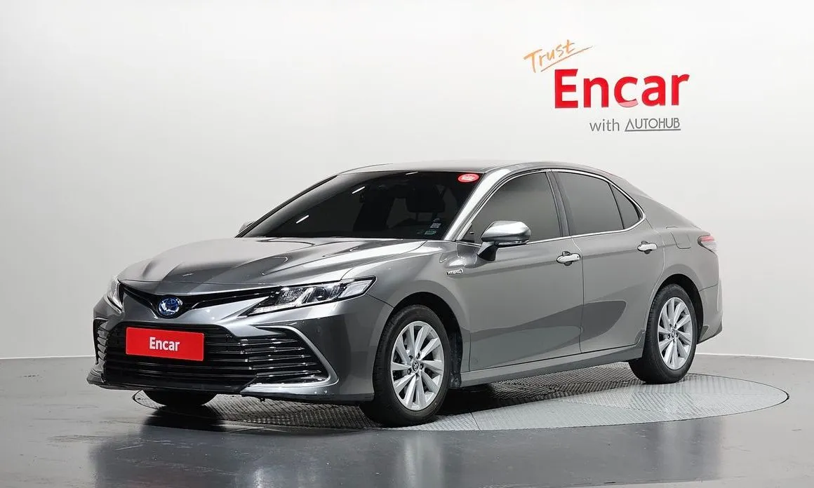 Toyota Camry — фото 1