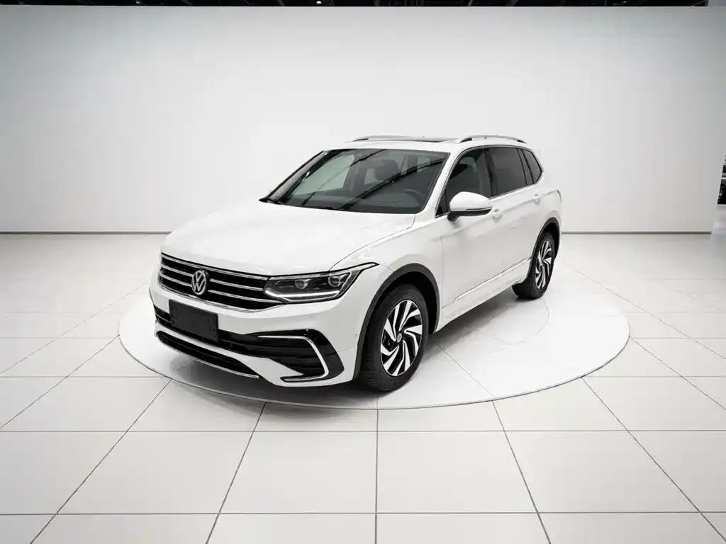 Volkswagen Tiguan L — фото 1