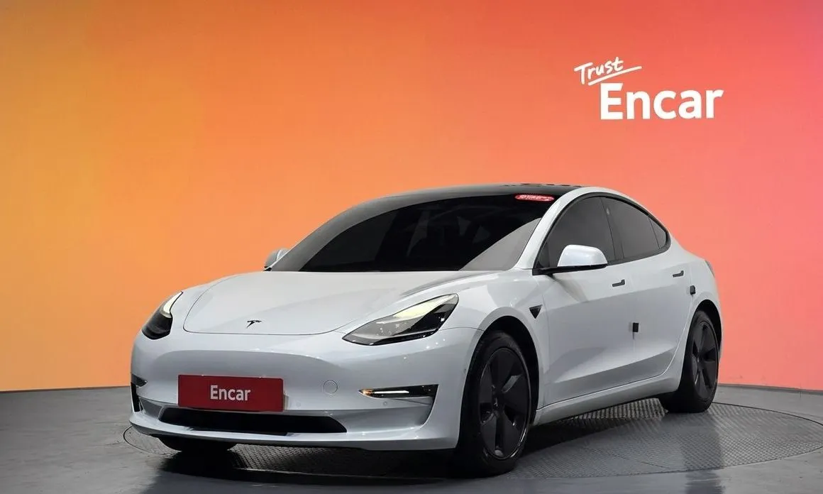 Tesla Model 3 — фото 1