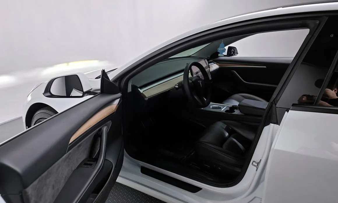 Tesla Model 3 — фото 10