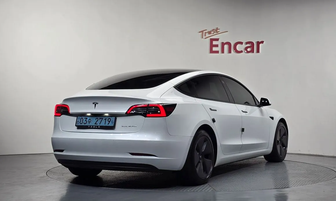 Tesla Model 3 — фото 4
