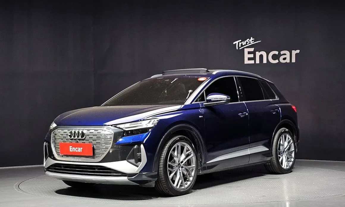 Audi Q4 e-tron — фото 1