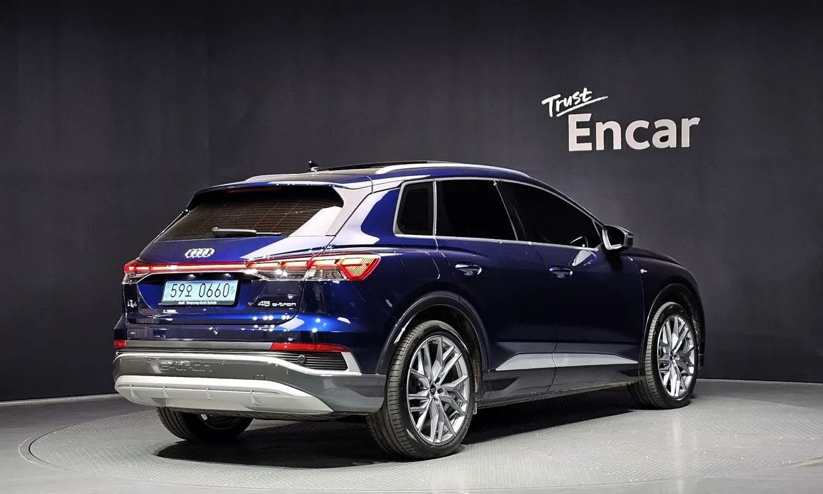 Audi Q4 e-tron — фото 4