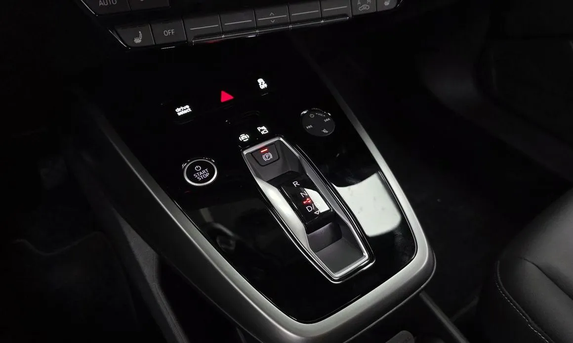 Audi Q4 e-tron — фото 2