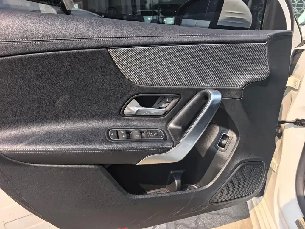 Mercedes-Benz A-Class — фото 10