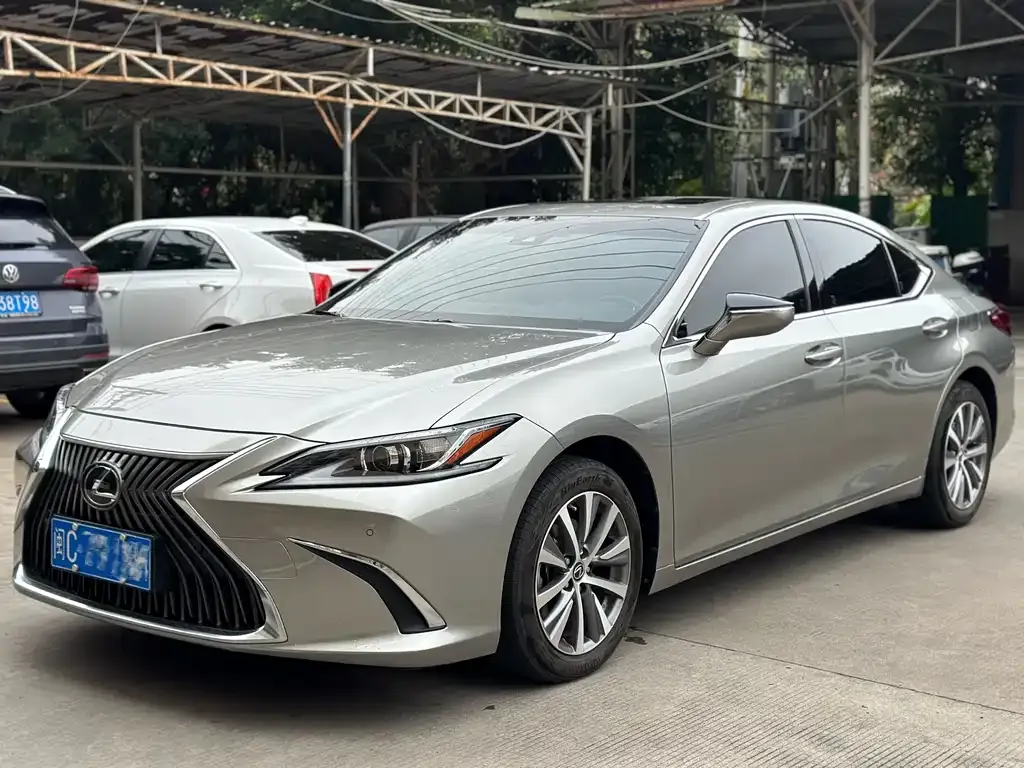Lexus ES — фото 1