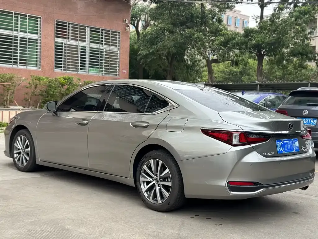 Lexus ES — фото 3