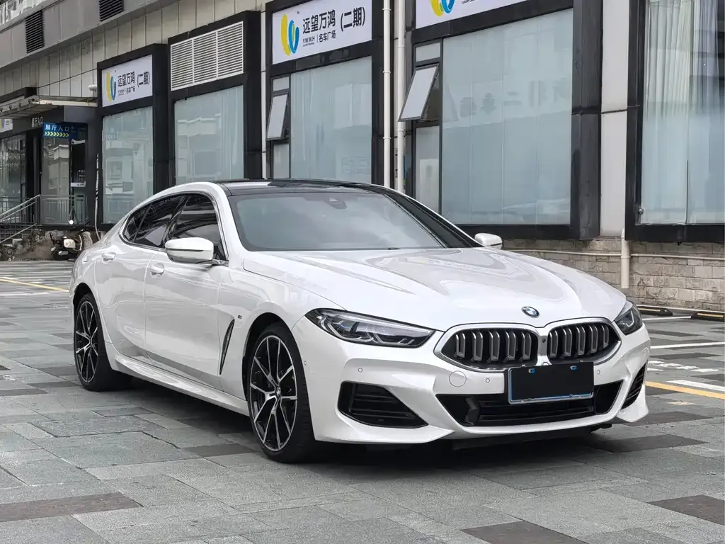 BMW 8 Series — фото 3