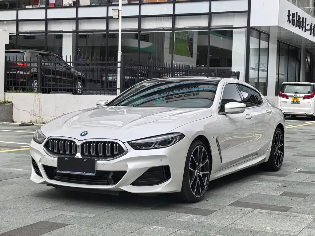 BMW 8 Series — фото 4