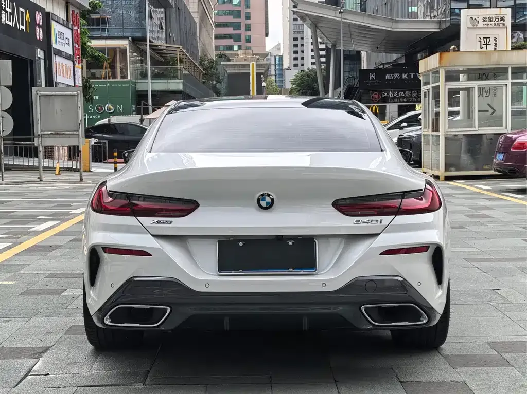 BMW 8 Series — фото 7