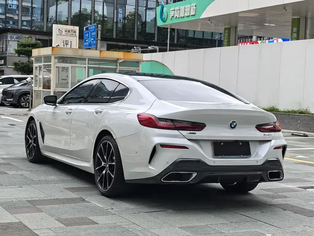 BMW 8 Series — фото 8